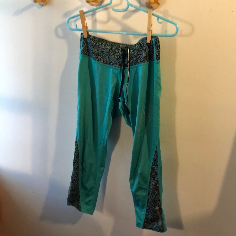 Nike turquoise running capris size xs